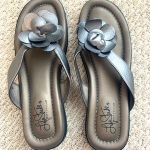 Lifestride Ultra-Comfort Thong Sandals in Pewter